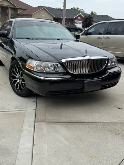 Hey I’m selling my beautiful Lincoln town car in mint condition brand new tires and brakes and rims...