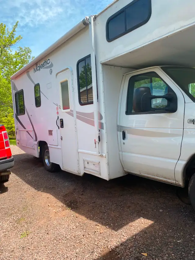 E350 Motorhome ClassC in RVs & Motorhomes in Summerside - Image 2