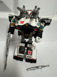Transformers G1 Prowl complete (broken/repaired windshield)