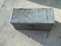 Metal Keepsake box with Closure