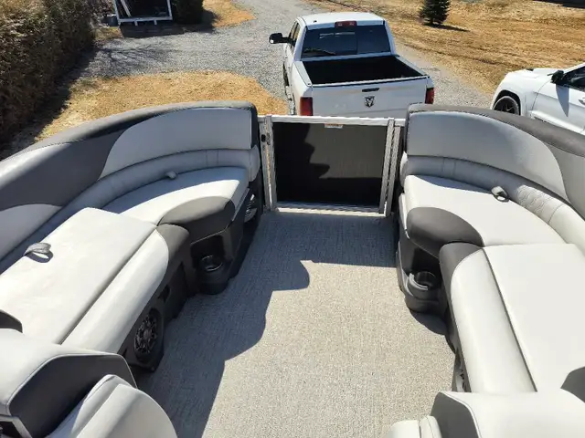 Pontoon Boat in Powerboats & Motorboats in Peterborough - Image 4