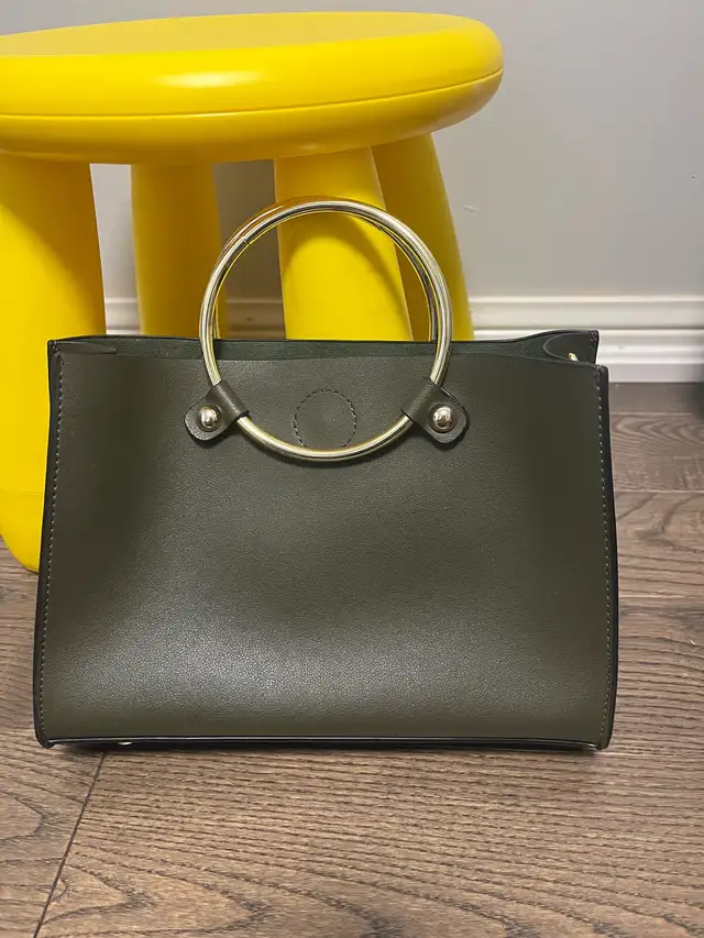 Woman’s Purse in Bags & Luggage in Oakville / Halton Region - Image 2