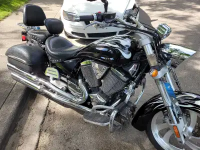 2008 Victory Kingpin 8-Ball 100cid (1634cc) freedom motor w/ stage 1 upgrade. Heated grips Auxiliary...