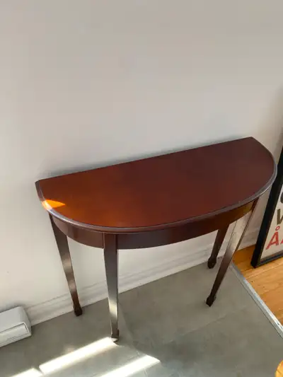 Belle table demi-lune // beautiful demilune table, View more