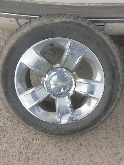 GM rims 6 bolts All season michelin tire 35% tread left Fit 1/2 ton chevrolet and gmc