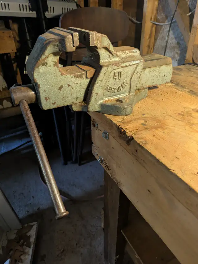 Work Bench with Cast Iron grip in Tool Storage & Benches in City of Toronto - Image 3