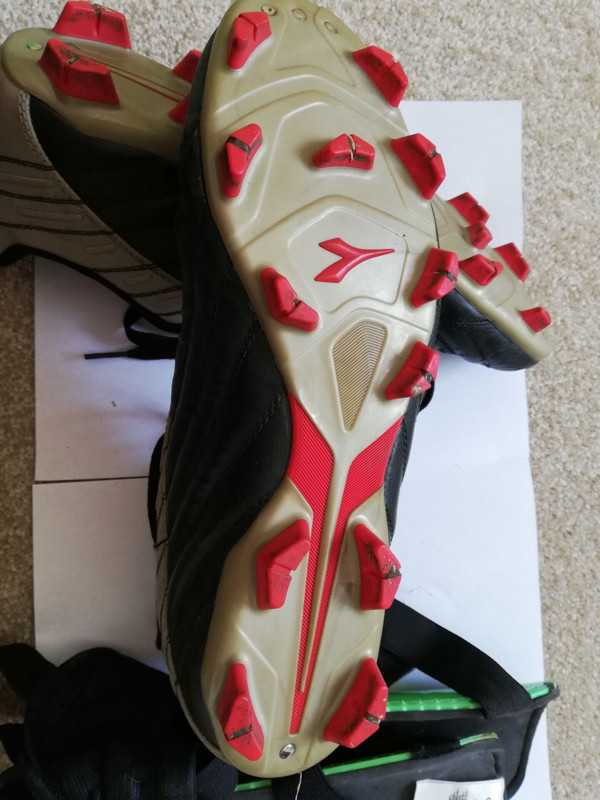 Men’s football /soccer shoe (cleats) Diadora &large shin guard in Soccer in Edmonton - Image 4