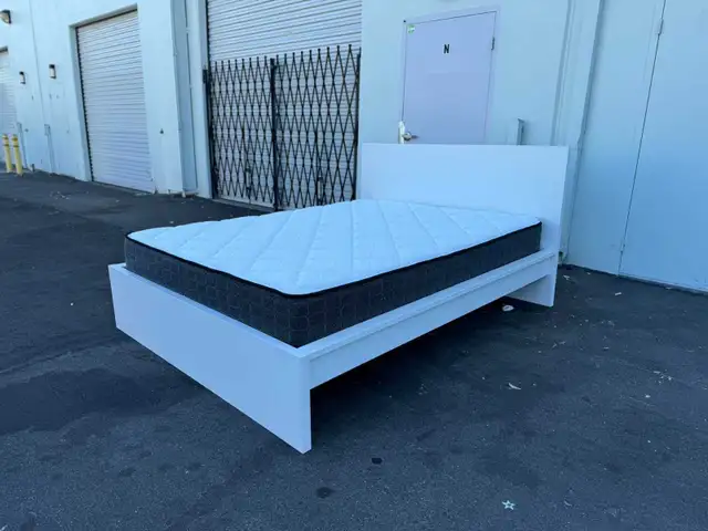 urgent sale !! Queen bed with mattress for sale in Beds & Mattresses in Oakville / Halton Region - Image 2