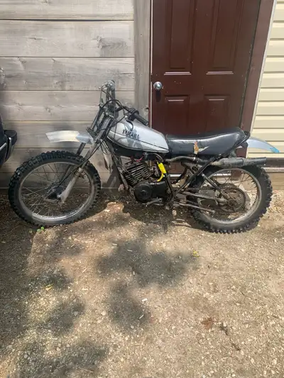 Runs drives stops . Cool vintage 2 stroke dirtbike