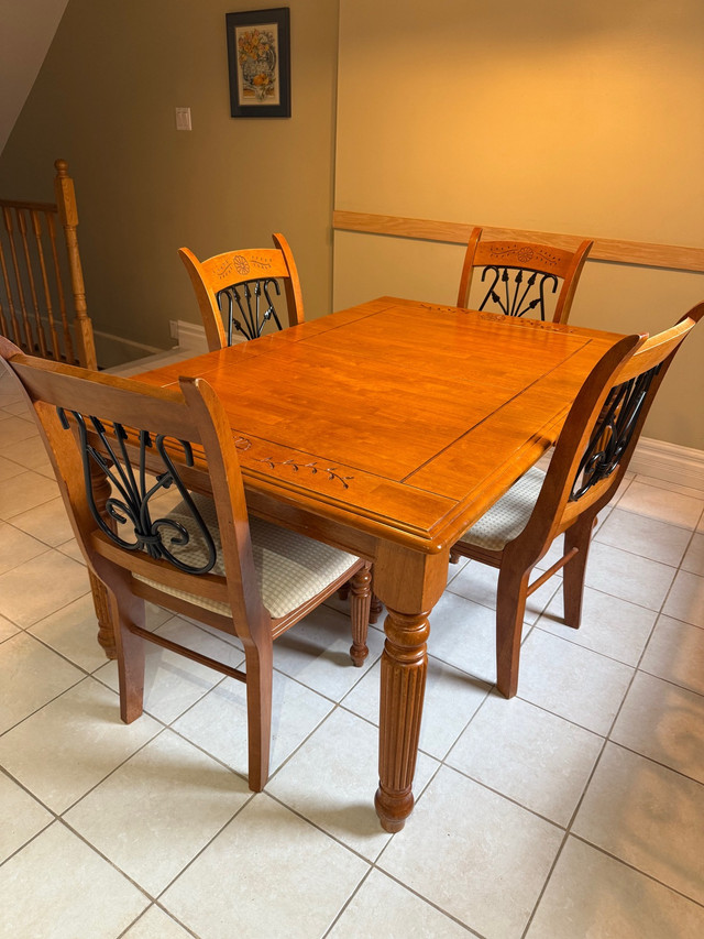Table with chairs  in Dining Tables & Sets in City of Toronto
