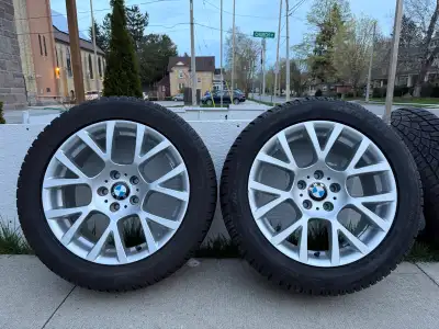 Set of 4 BMW OEM alloy rims with 4 matching Dunlop Winter Sport 3D winter tires mounted. Tire size:...
