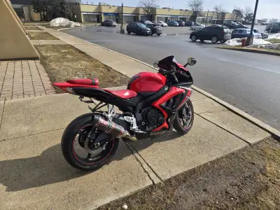 2006 - SUZUKI GSXR 600 for sale - Red and black - 31k KMS - Clean title (never dropped) - No issues...