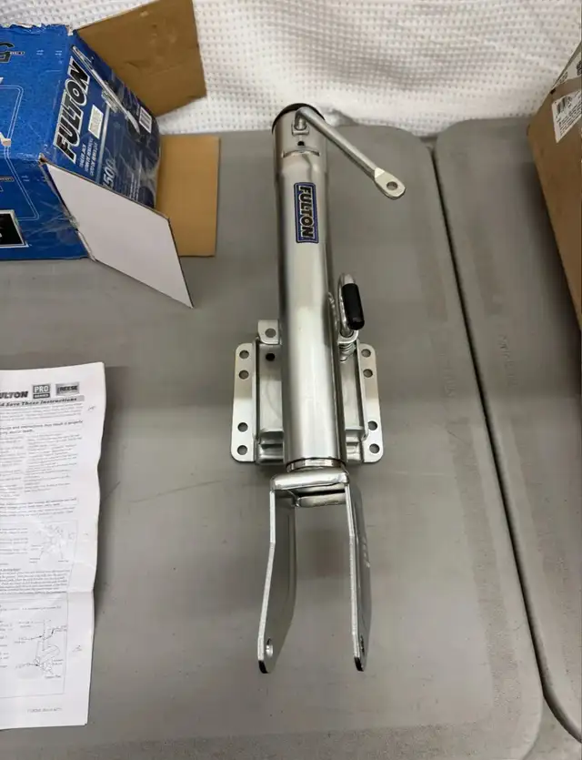 Fulton Trailer Tongue Jack With Wheel in Other in Hamilton - Image 9