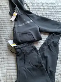 *BRAND NEW* Black Nike Tech Tracksuit (Top and Bottoms) 