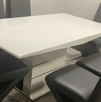 Dinning table with 4 chairs 