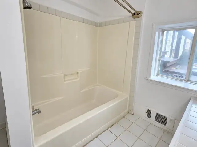 Prime Uptown Living – Princess St Modern | Quiet Building | W in Long Term Rentals in Saint John - Image 5