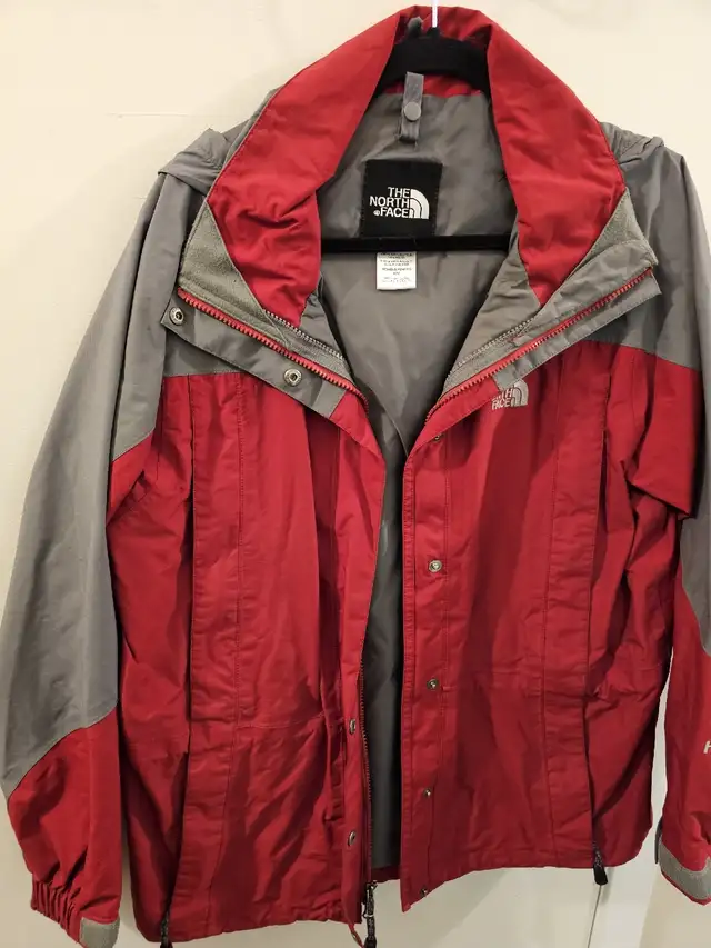 north face shell jacket hyvent  medium in Women's - Tops & Outerwear in Edmonton - Image 2