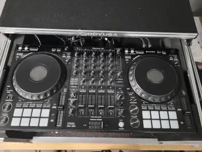 Pioneer DDJ-1000 +  Flight Case + Deck Saver, View more