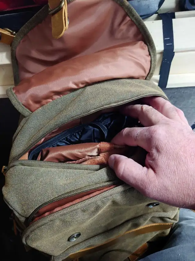 Padwa Lifestyle Photography Bagpack New w/Rain Cover & Dividers in Bags & Luggage in Mississauga / Peel Region - Image 6