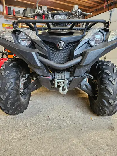 One owner low mileage 1027 kms. Dealer installed Warn winch, Camo colour option, Electronic Power St...