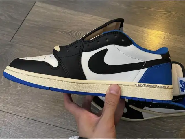 Jordan 1 Retro Low SP Fragment x Travis Scott in Men's Shoes in City of Toronto - Image 3