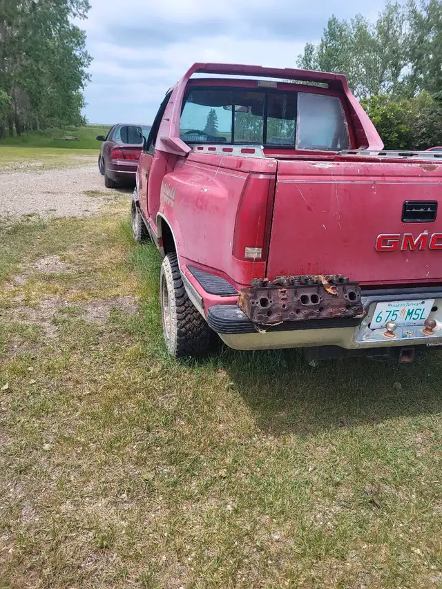 1989 gmc short box 4x4 in Cars & Trucks in Regina - Image 4