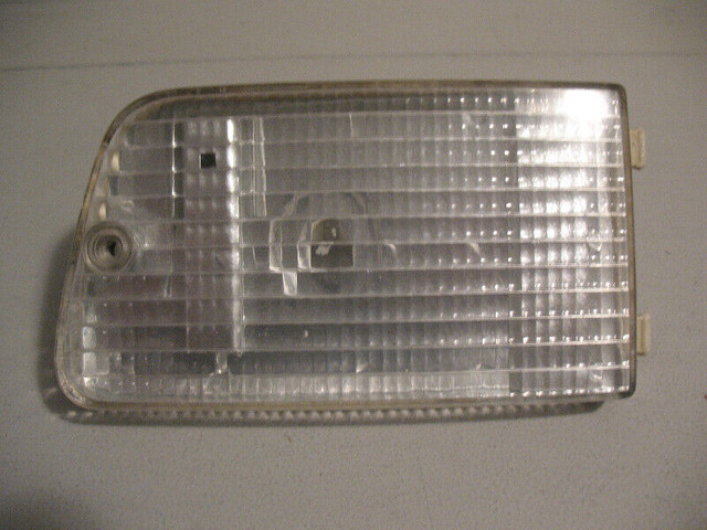 PORSCHE 964 EUROPEAN CLEAR LEFT FRONT SIDE MARKER LENS in Other Parts & Accessories in West Island