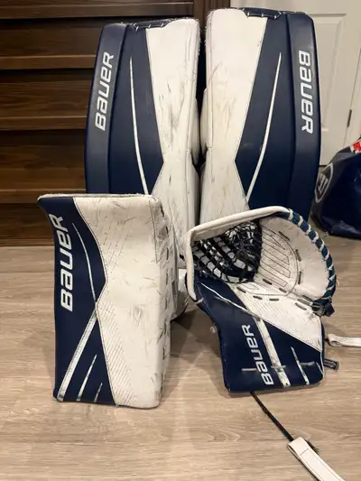 Bauer Intermediate Large 3S Goalie Pad Set, View more