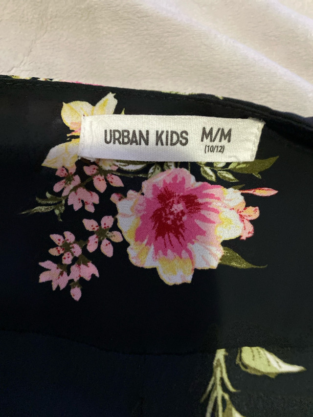 Flower dress urban planet $10 kid girl size m/10-12 in Kids & Youth in Oshawa / Durham Region - Image 2