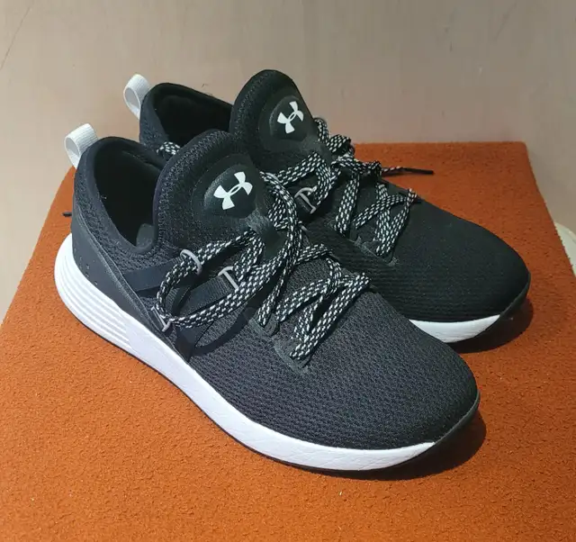 Women's Athletic Sneakers in Women's - Shoes in Kitchener / Waterloo - Image 2