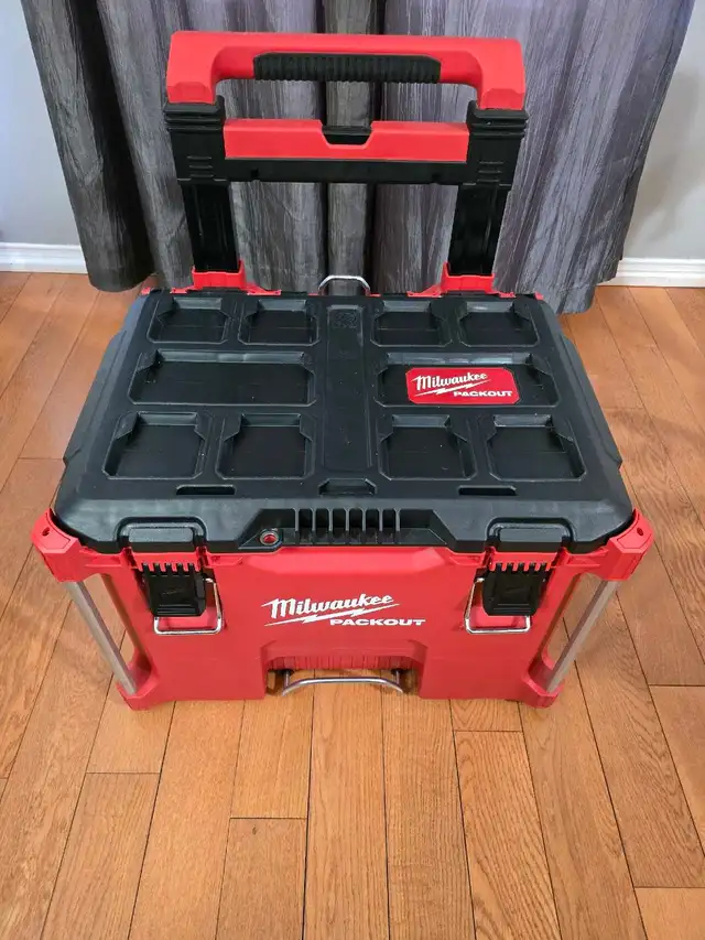 Milwaukee Packout Rolling Tool Box in Tool Storage & Benches in Markham / York Region - Image 2