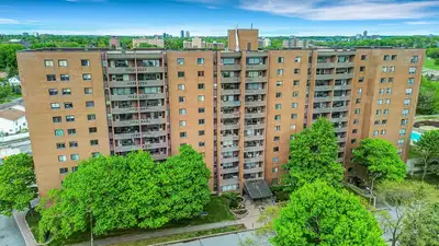 AMAZING WEST END LOCATION IN SOUGHT-AFTER AMBLESIDE 3 BUILDING