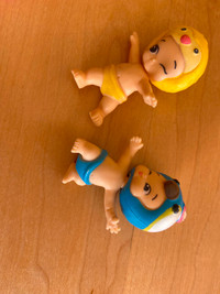 Figurines jouets bébés (t181)