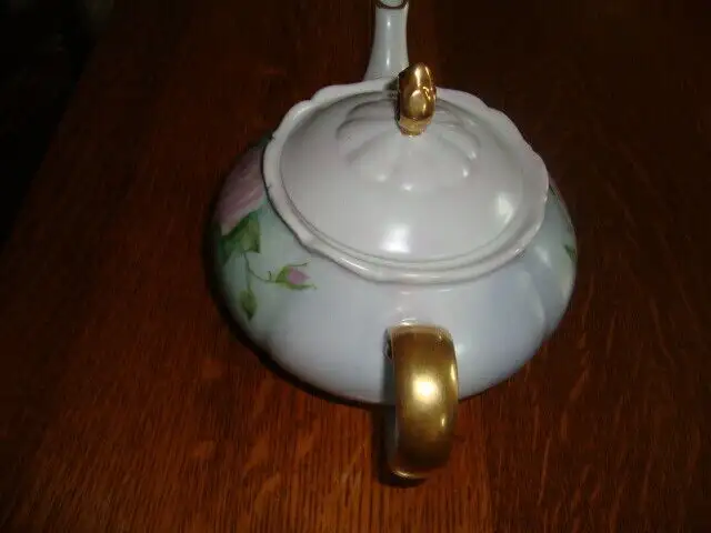 HAAS & CAJZEK HANDMADE TEA POT PORCELAIN in Arts & Collectibles in Norfolk County - Image 4