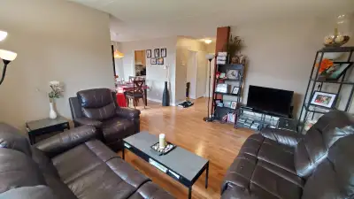 *RARE* 2-Bdrm, 2-storey CONDO! in Whitby!! Avail. Aug 1st!