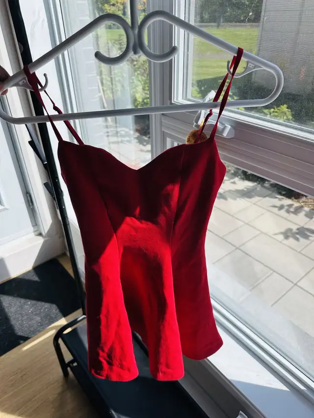 Women’s clothing in sizes S and M … everything $5 and $10 in Women's - Dresses & Skirts in Longueuil / South Shore - Image 2