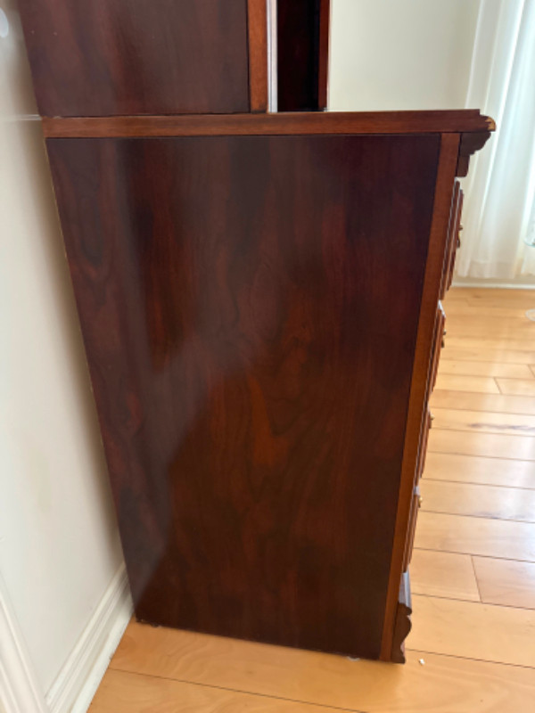 Dresser with Hutch $250 in Hutches & Display Cabinets in Oakville / Halton Region - Image 3