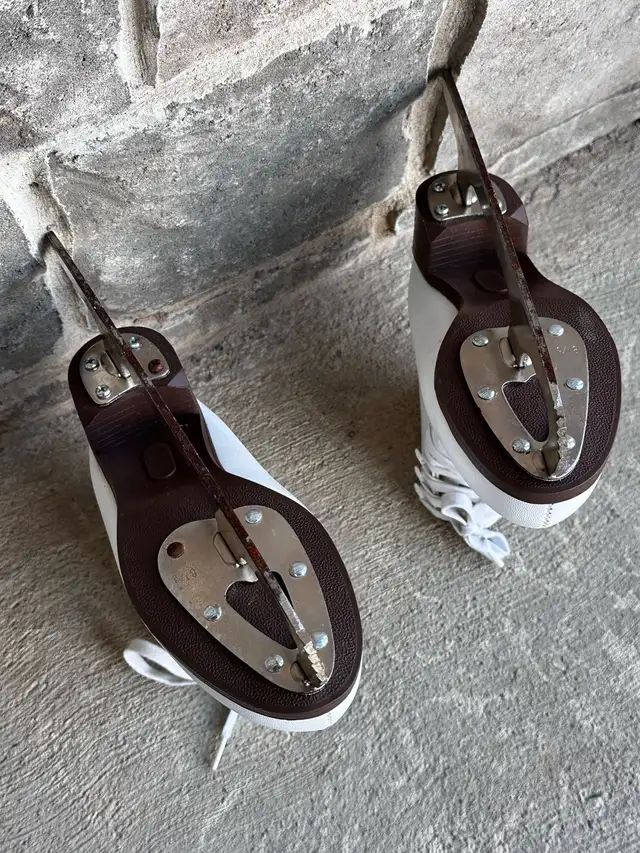 Glacier Jackson Children’s Figure Skates - Size 2 in Skates & Blades in Kitchener / Waterloo - Image 4