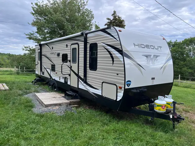 2018 Hideout 28’ BHS  with Cold Mountain Package in Travel Trailers & Campers in Bridgewater - Image 3