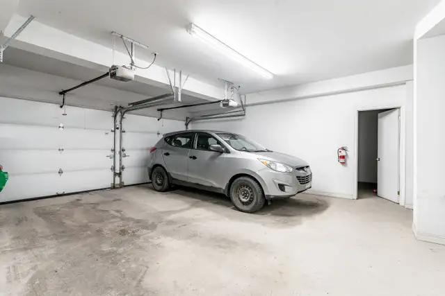 Candiac Spectaculaire!! Condo 4 1/2. Lumineaux 1874 Pies carres. in Condos for Sale in Longueuil / South Shore - Image 11