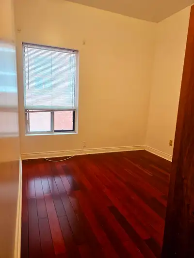 Chinatown Room for rent with private bathroom- All inclusive