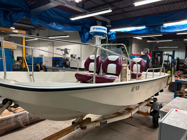 Boston Whaler Montauk 17, Used For Diving, Skiing,  and Fishing! in Powerboats & Motorboats in St. Catharines - Image 2