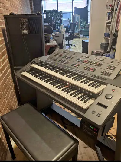 L'orgue électronique modulaire Yamaha HX-1 Electone (lancé en 1986) est un modèle phare révolutionna...