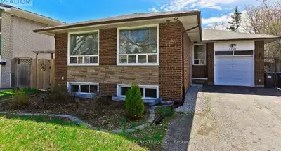 Beautiful large, quiet and cozy room for rent steps away from bus stops, Clarkson Go Station, UTM, H...