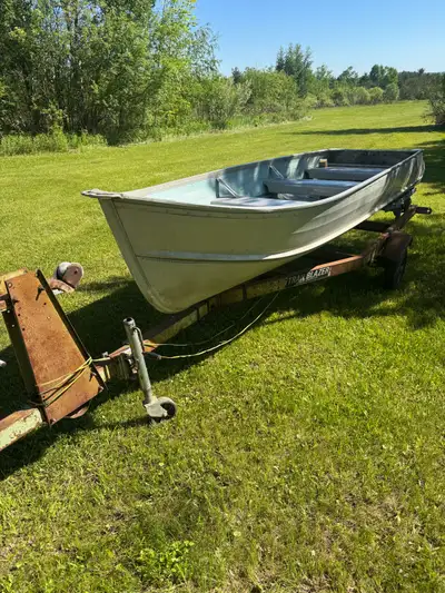 14 feet aluminum fishing boat with trailer (no lights no motor)900 obo
