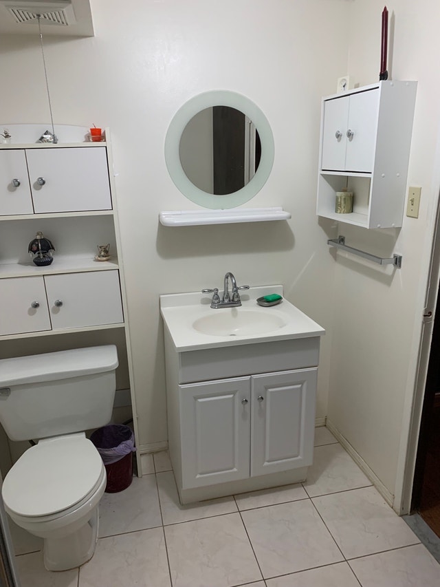 One bedroom apartment ( walkout basement) bright + big windows Long