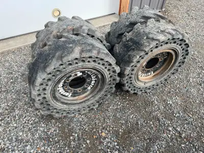 Earthforce tires off of a S250.