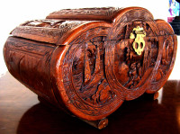 antique coffre africain  sculpté en bois centenaire je crois