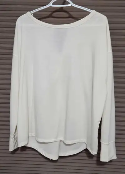 Two (2) Old Navy Active Women’s Long Sleeve T-Shirts 1X, View more