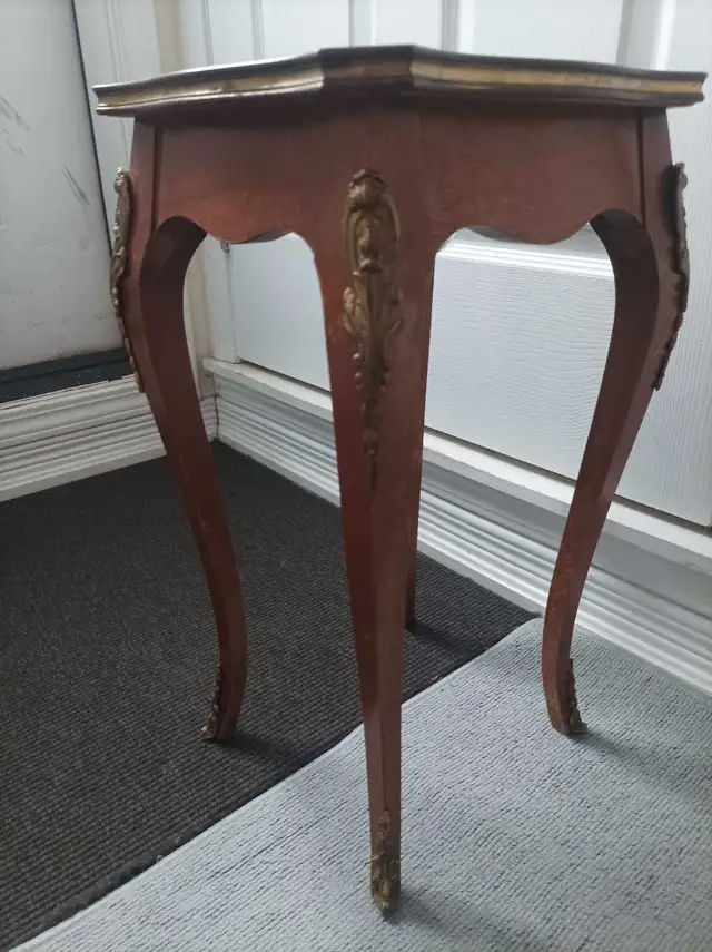 Side Table in Other Tables in City of Toronto - Image 2